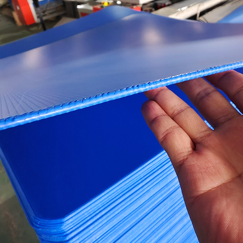Feuille creuse laminée imperméable en PP à double paroi